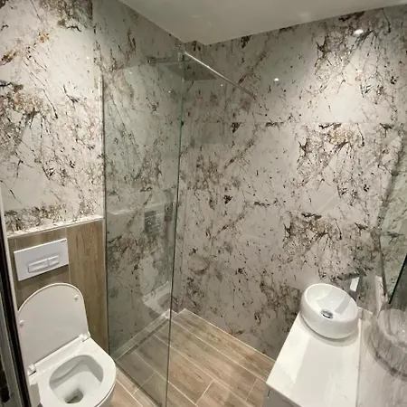 Premium * Tirana